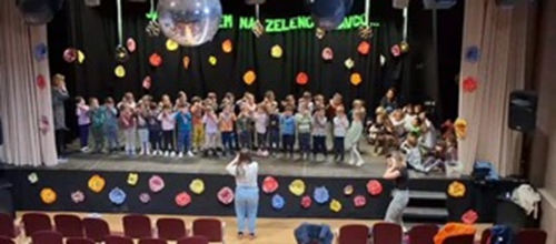 Pomladni nastop »Jaz pa grem na zeleno travco«